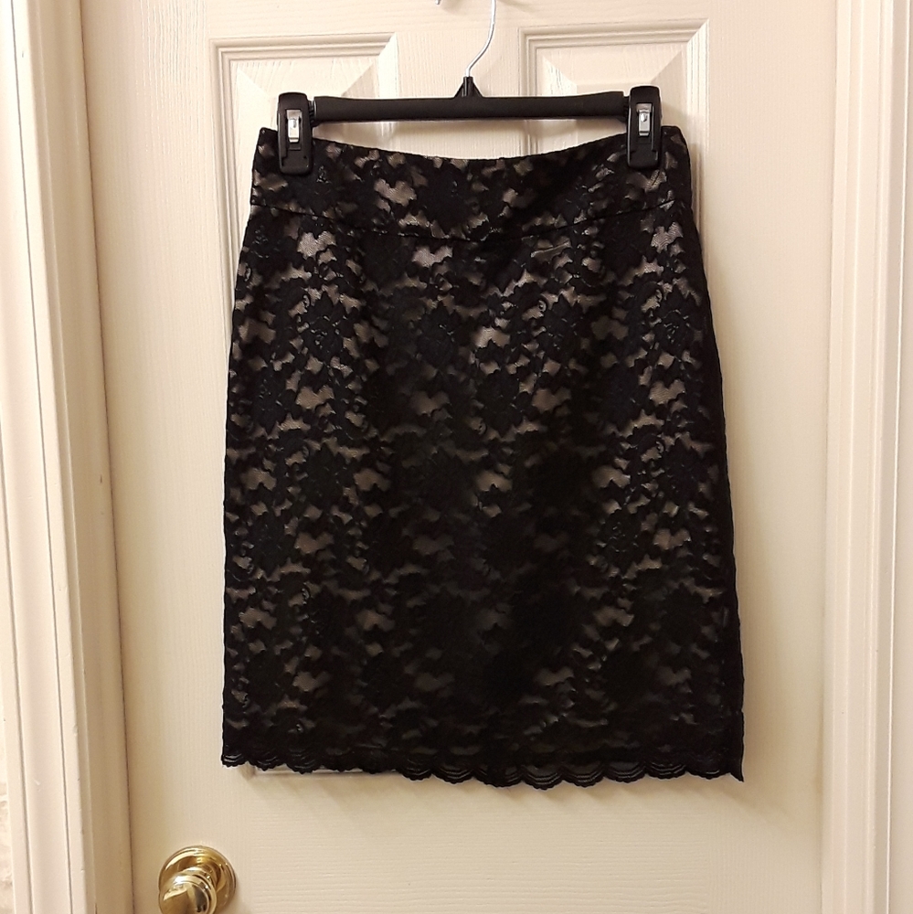 🖤NWT Banana Republic Black Lace Skirt, Size 2P - Picture 1 of 7